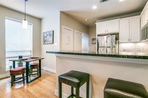 3915 Congress Avenue 200
