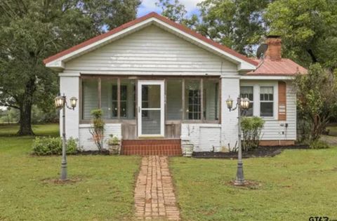 304 DAINGERFIELD ST Naples TX 75568