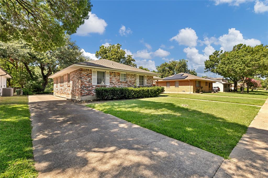114 W Woodbury Drive
