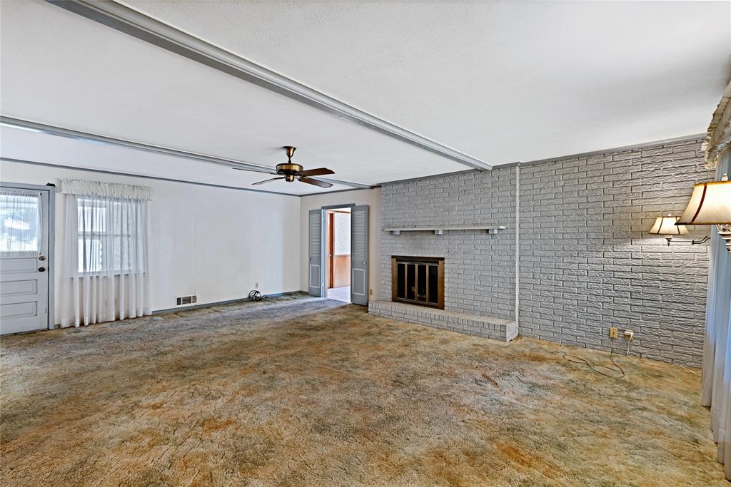 114 W Woodbury Drive