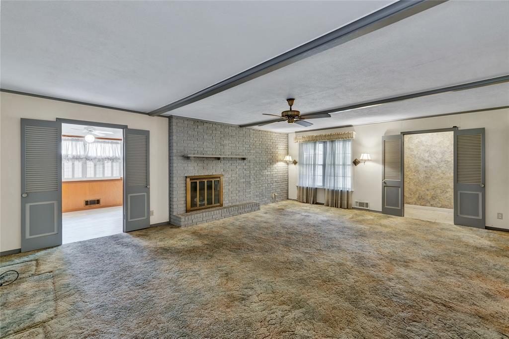 114 W Woodbury Drive