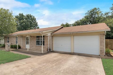 A home in Crowley