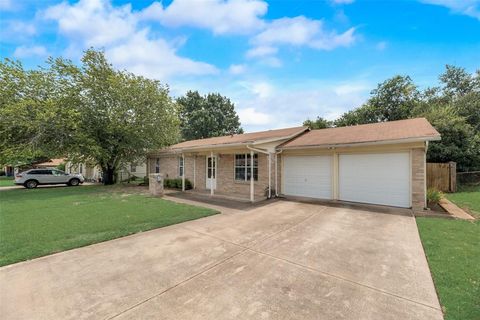 A home in Crowley