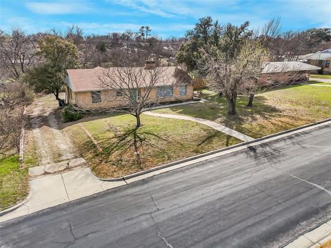 Photo of 605 Hinton Street, Grand Prairie, TX 75050 (MLS # 21199171)