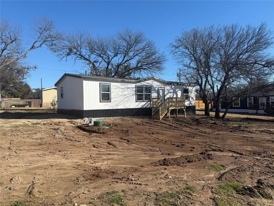 Beautiful 3 bed 2 bath home on a large lot in Granbury. This brand new home has the highest energy efficenecy ratings among competitors and comes with a warranty! The open concept is perfect for hosting family events and the large yard is perfect for kids! The neighborhood has a pool, park, and boat ramp! This one wont last long! Book your showing today!