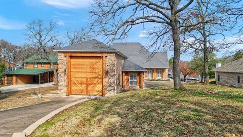 A home in Lake Kiowa