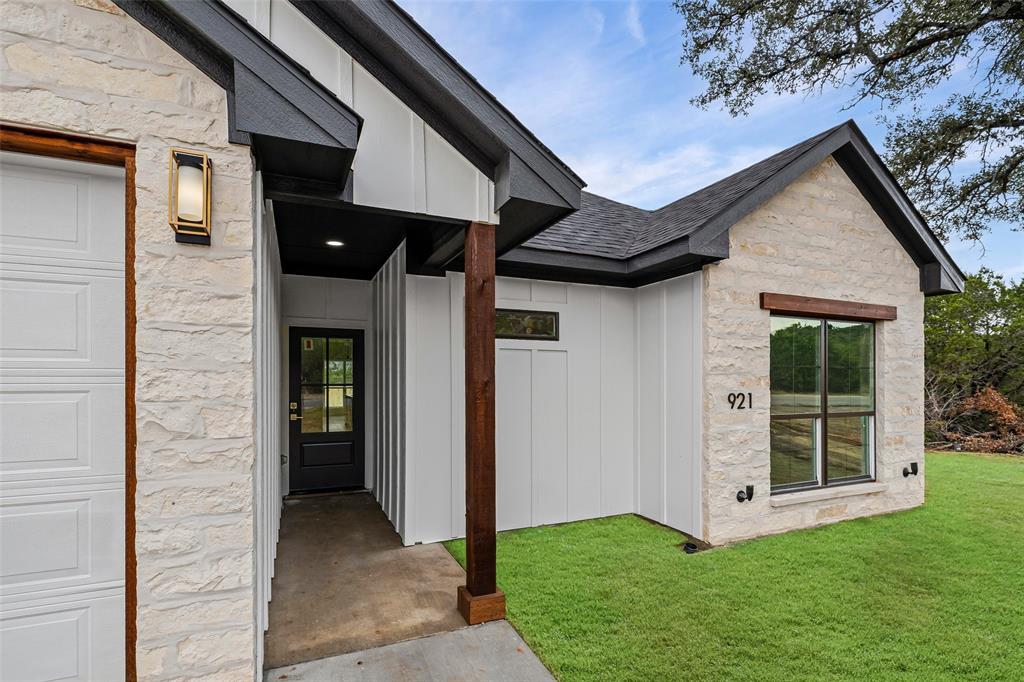 921 Thicket Trail