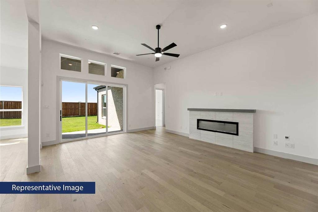 501 Loggia Way