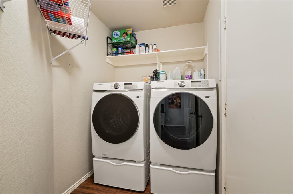 Oakwood Estates Lewisville - Residential