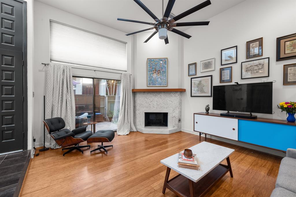 4310 Bowser Avenue 113