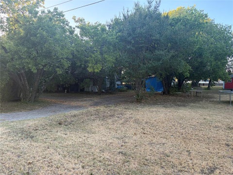 Photo of 113 E Indiana Avenue, Midlothian, TX 76065 (MLS # 21392397)