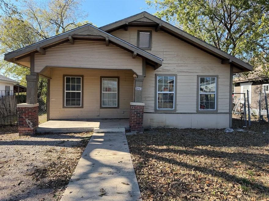 This is an excellent chance to own a home that's nearly a century old in a growing Dallas community. It's ideal for someone with advanced construction skills who can transform this bungalow into a wonderful single-family residence.