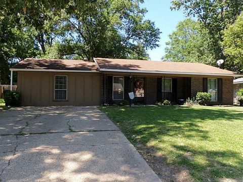 Photo of 114 Miriam Lane, Shreveport, LA 71106 (MLS # 21211330)