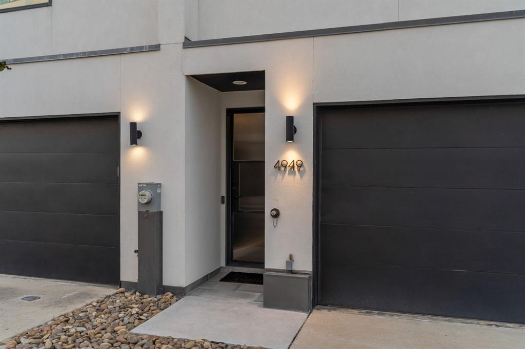 4949 Blaynes View