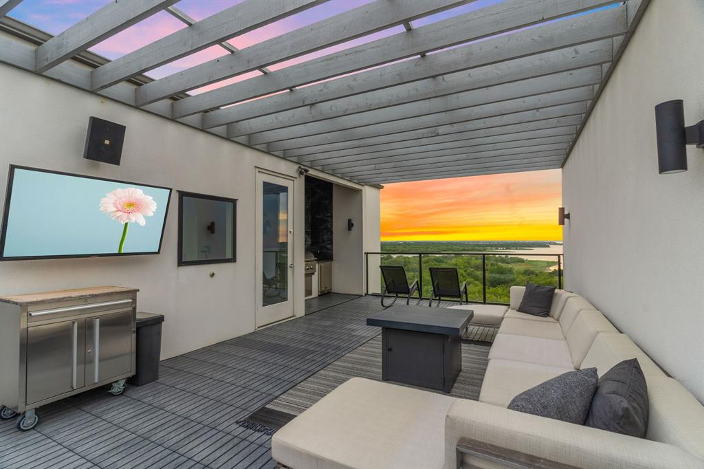 Westport Lakeview Villas - Residential