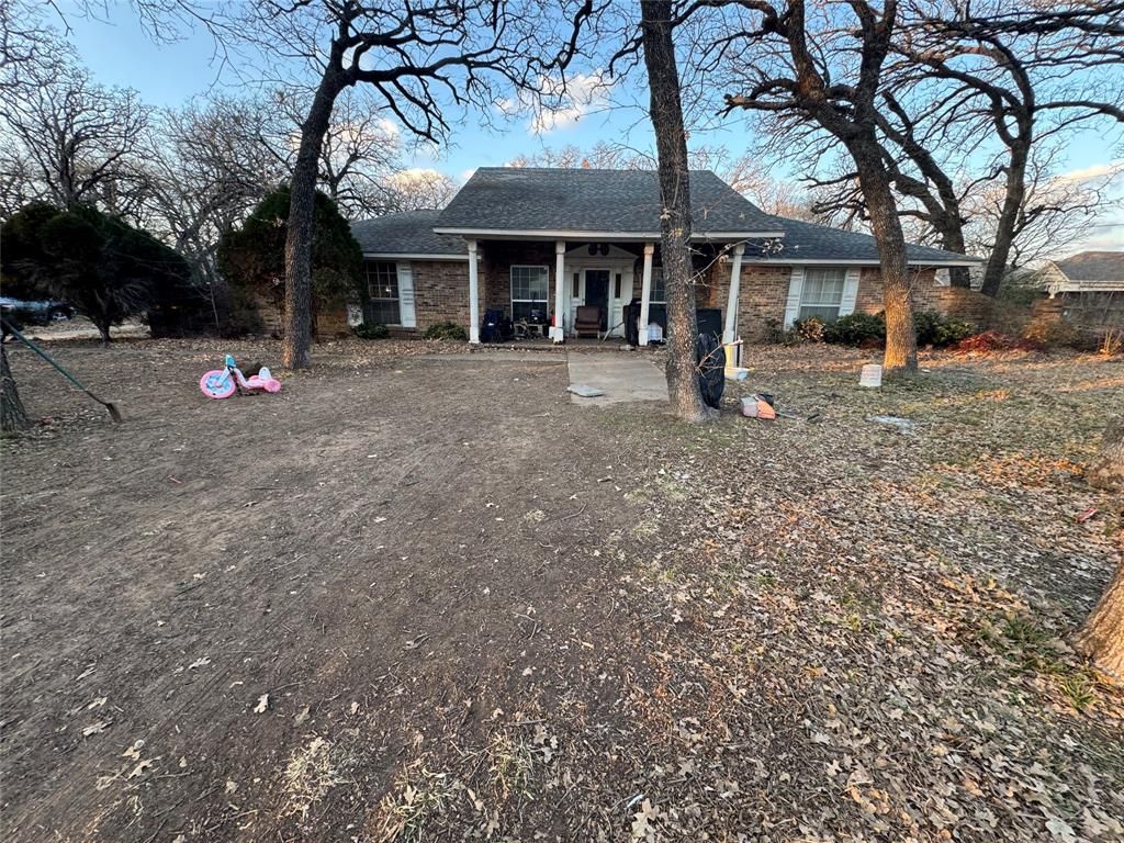 Photo of 2301 Turner Way, Arlington, TX 76001 (MLS # 21207359)