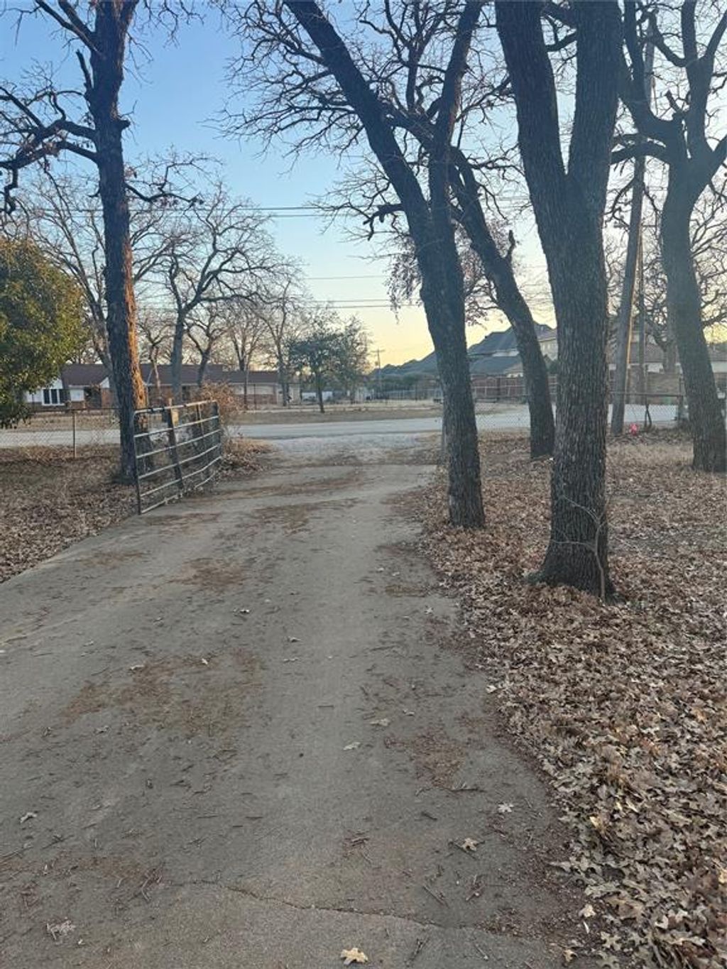 Photo of 2301 Turner Way, Arlington, TX 76001 (MLS # 21207359)