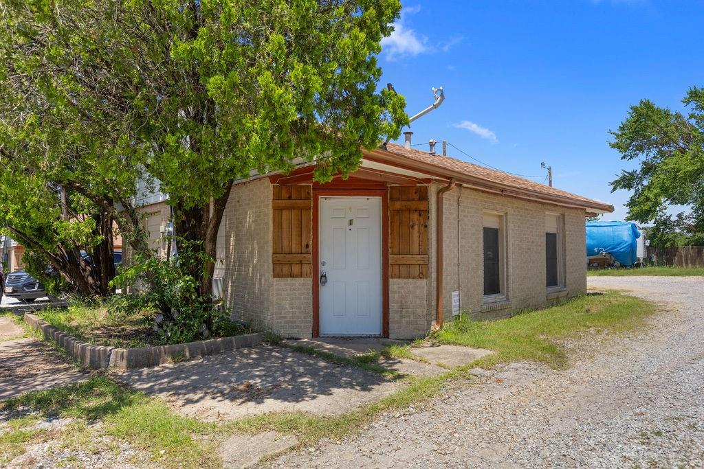 2070 N US Hwy 69