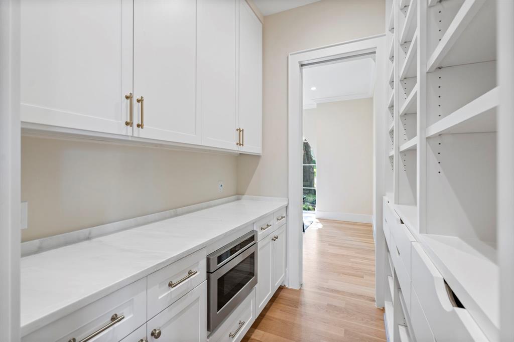 LAKE RIDGE ESTATES 1ST INST - Residential