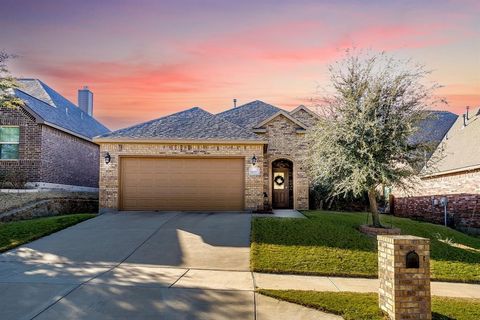 Photo of 11317 Denet Creek Lane, Fort Worth, TX 76108 (MLS # 21176349)