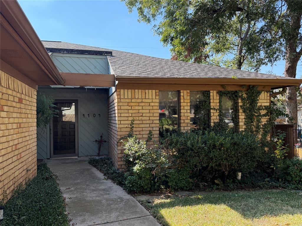 1104 Mayleaf Drive