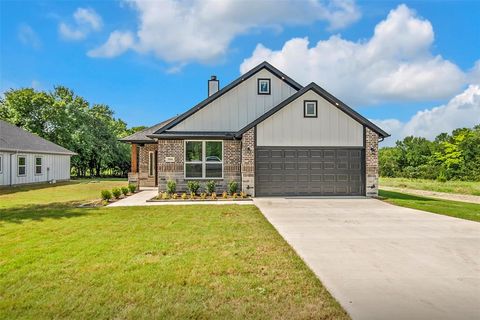 Photo of 504 E Ball Street, Tom Bean, TX 75489 (MLS # 21176936)