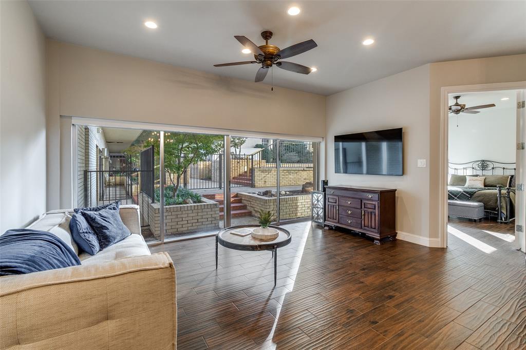 6211 W Northwest Highway G115