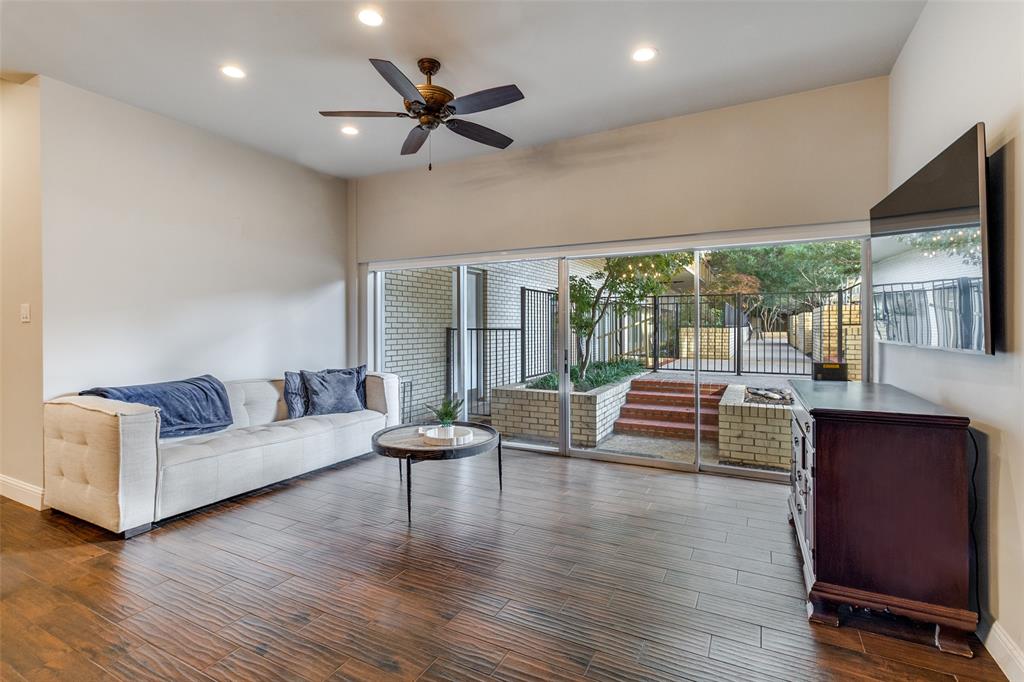 6211 W Northwest Highway G115