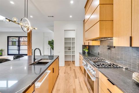 Tiny photo for 7533 Royal Place, Dallas, TX 75230 (MLS # 21177995)