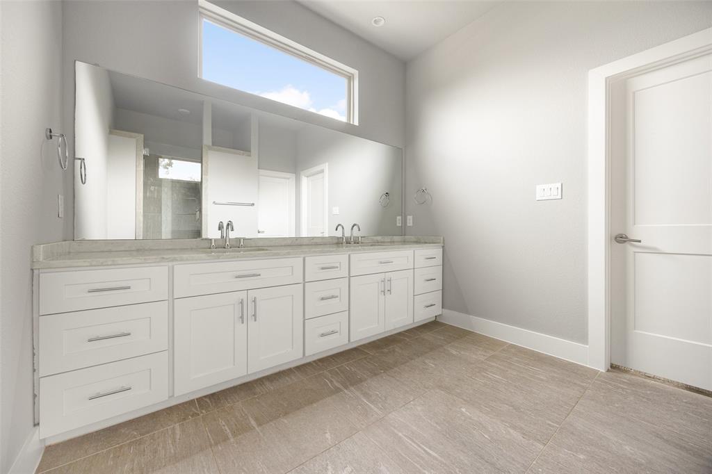 4222 Roseland Bldg 4226 - Residential Lease