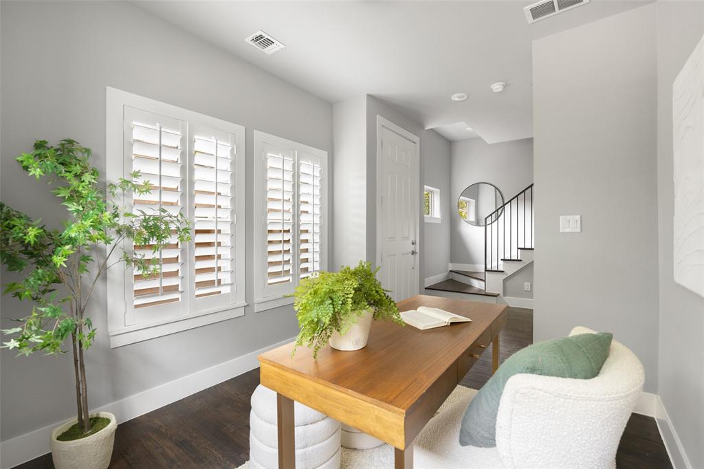 4222 Roseland Bldg 4226 - Residential Lease