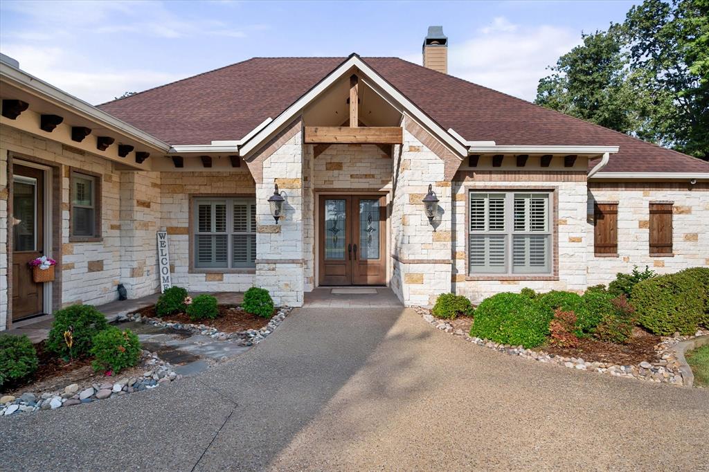 560 Clubhouse Drive