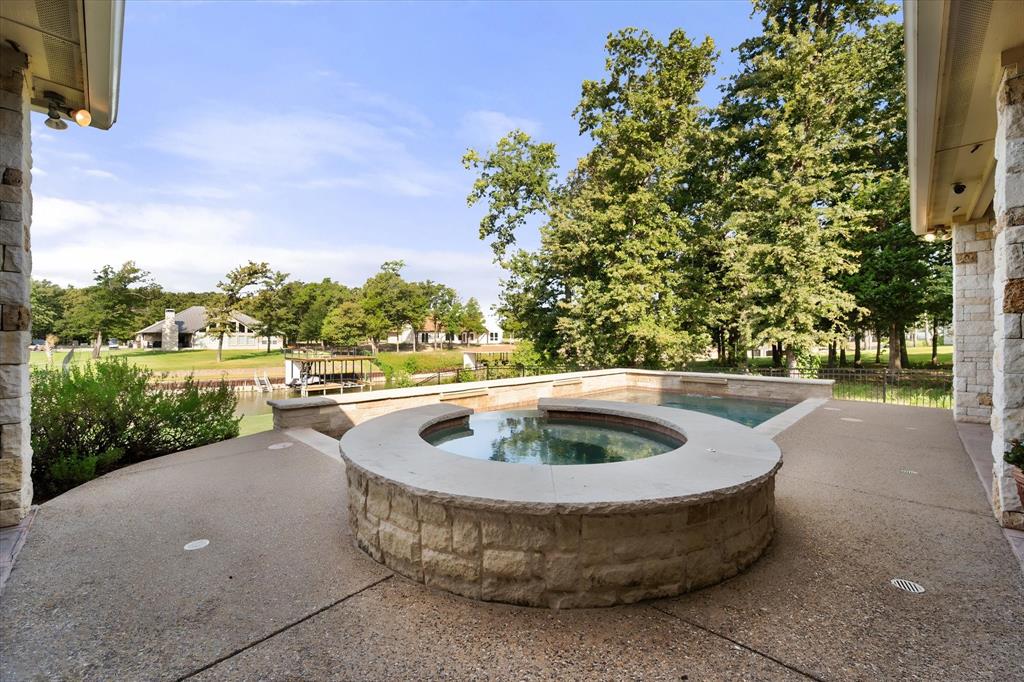 560 Clubhouse Drive