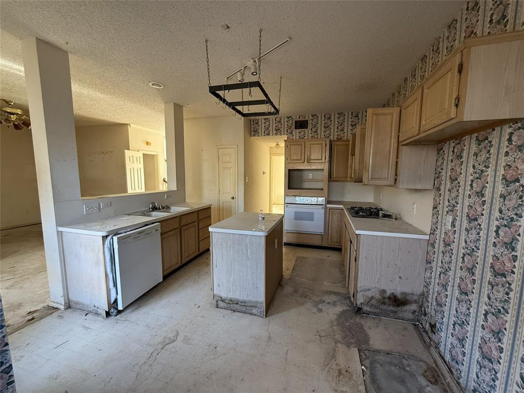 7606 Glenstone Street