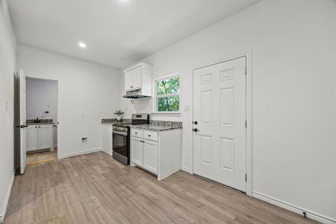 Tiny photo for 136 N Bronco Court, Springtown, TX 76082 (MLS # 20985890)