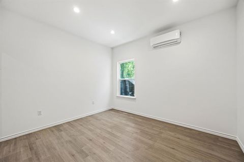 Tiny photo for 136 N Bronco Court, Springtown, TX 76082 (MLS # 20985890)