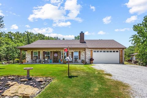 Tiny photo for 136 N Bronco Court, Springtown, TX 76082 (MLS # 20985890)