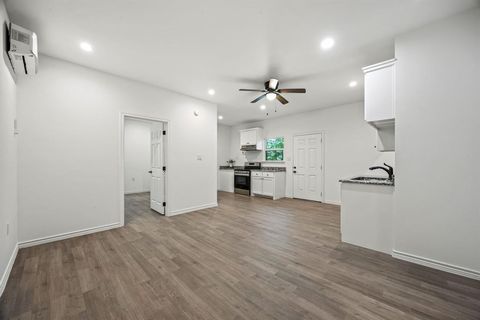 Tiny photo for 136 N Bronco Court, Springtown, TX 76082 (MLS # 20985890)