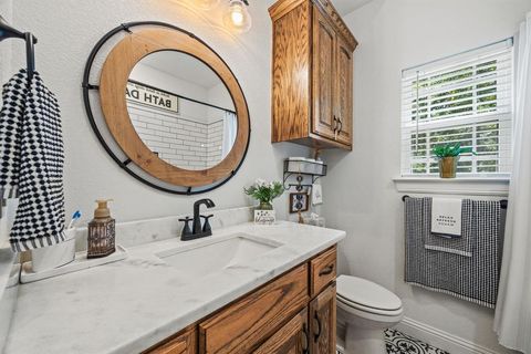 Tiny photo for 136 N Bronco Court, Springtown, TX 76082 (MLS # 20985890)