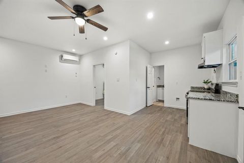 Tiny photo for 136 N Bronco Court, Springtown, TX 76082 (MLS # 20985890)