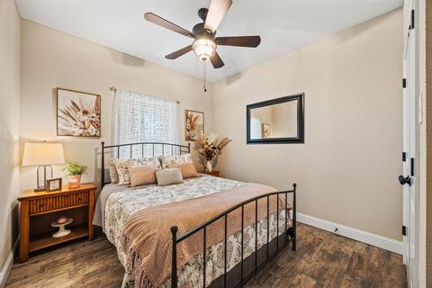 Tiny photo for 136 N Bronco Court, Springtown, TX 76082 (MLS # 20985890)