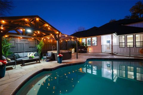 Photo of 529 Pebblecreek Drive, Garland, TX 75040 (MLS # 21163753)