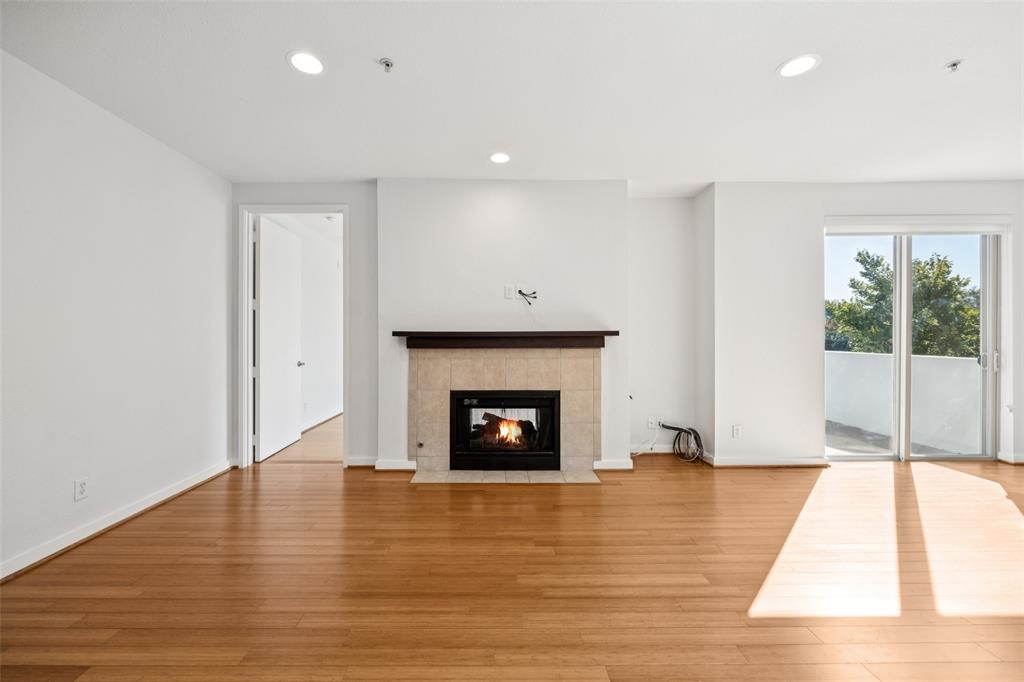 4319 Bowser Avenue 303