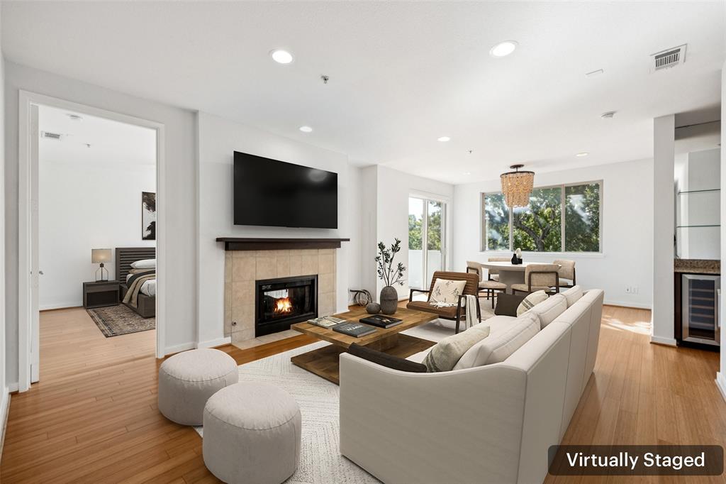 4319 Bowser Avenue 303