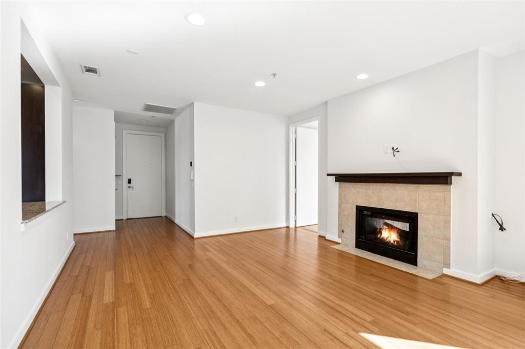 4319 Bowser Avenue 303