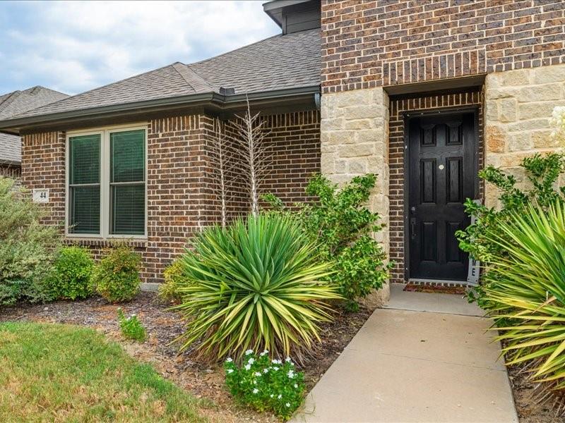 44 River Oaks Boulevard