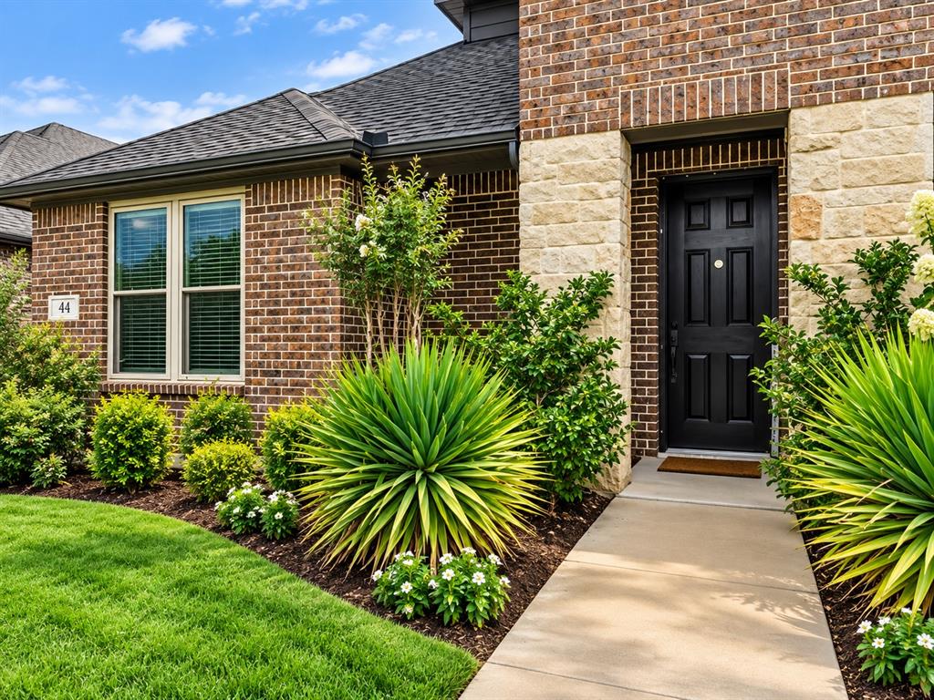 44 River Oaks Boulevard