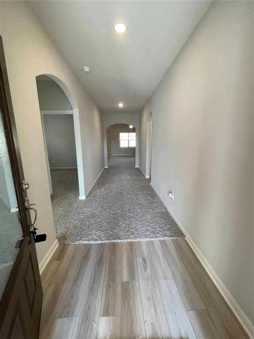 listing image 0