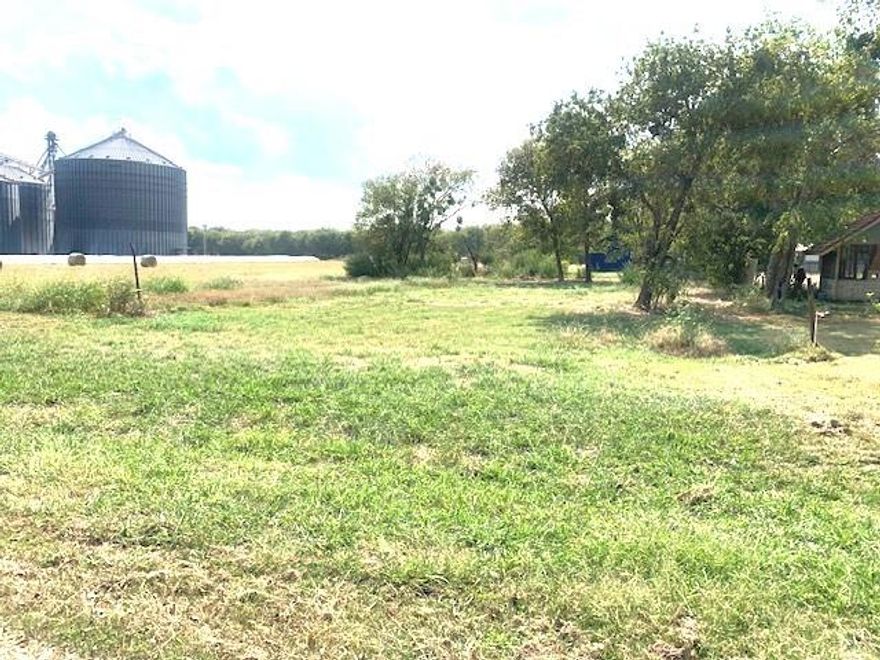 Great location in a growing, small town community.  Currently a residential lot.  Location has easy access to I35, DFW, Hillsboro and Waco.
Owner will consider Seller Financing.