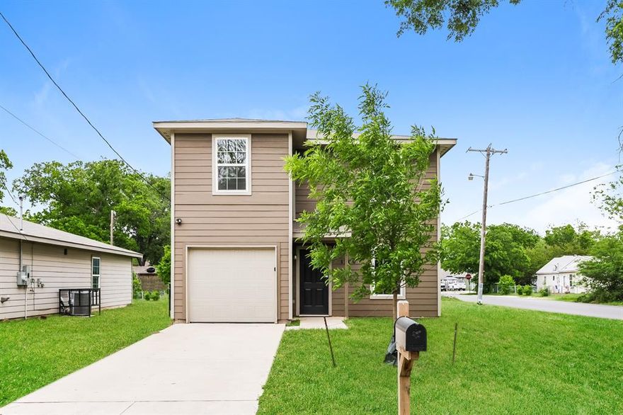 2 story home featuring 3 bedrooms and 2.5 bathrooms, open concept living and dining with durable finishings and many other upgrades throughout. Energy efficient features and appliances and proven to drive utility costs down. Attached one car garage makes parking easy and convenient.